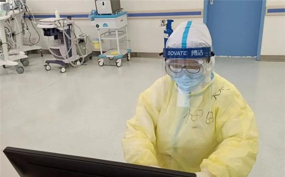 今天，向她们，致敬！