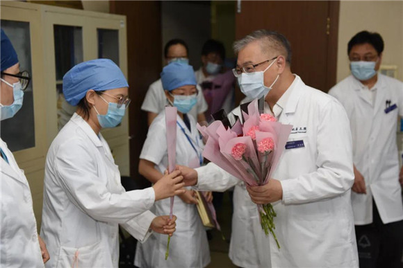 中国医师节 北医三院向一线医务人员送去慰问与祝福
