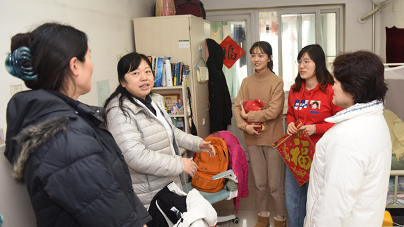 医院领导慰问医学生