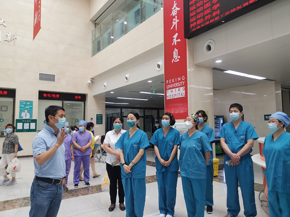 北医三院机场院区协助完成首都机场近三万名驻场员工核酸检测采样工作