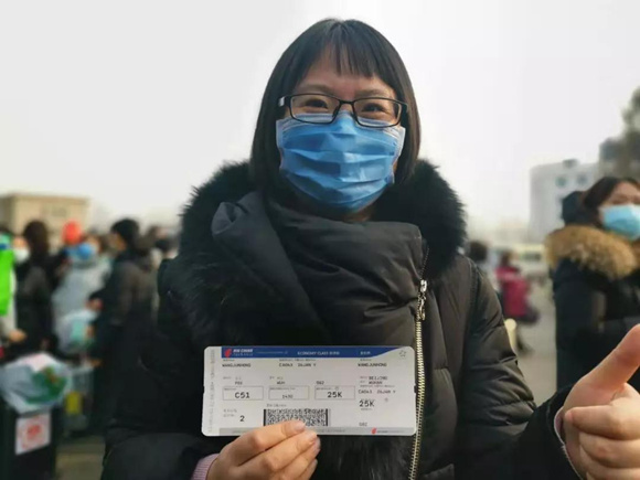 援鄂医生日记 内向爱人首次告白：“我和闺女爱你，等你平安归来”