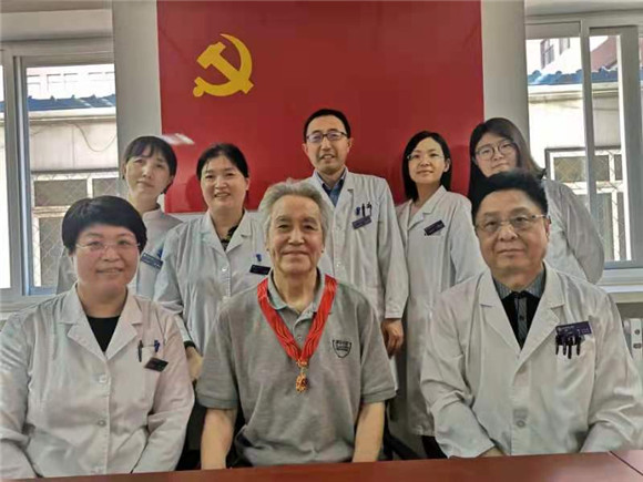 光荣在党50年，我们见证！北京大学第三医院在七一前夕开展老党员走访慰问活动