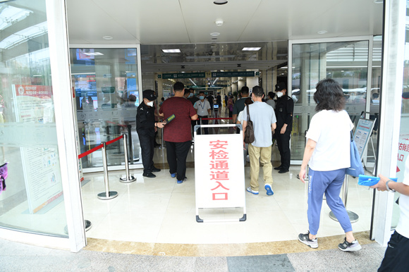 贯彻落实《北京市医院安全秩序管理规定》 医院开展安检工作