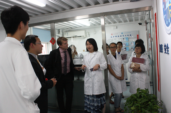 美国斯坦福大学医学中心急诊科副主任一行来我院参观交流