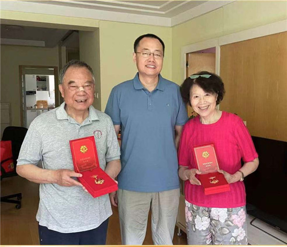 光荣在党50年，我们见证！北京大学第三医院在七一前夕开展老党员走访慰问活动