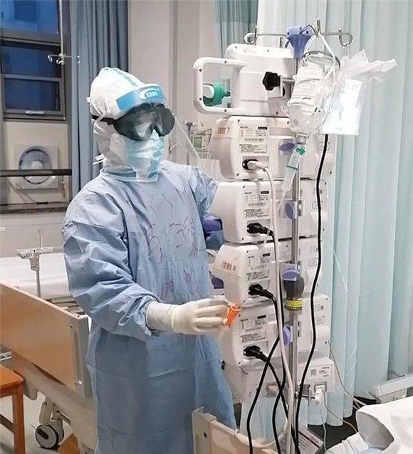 今天，向她们，致敬！