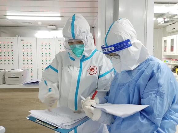 北京小汤山方舱医院运行一个月：北医三院小汤山方舱医院医疗队第200例感染者康复出院