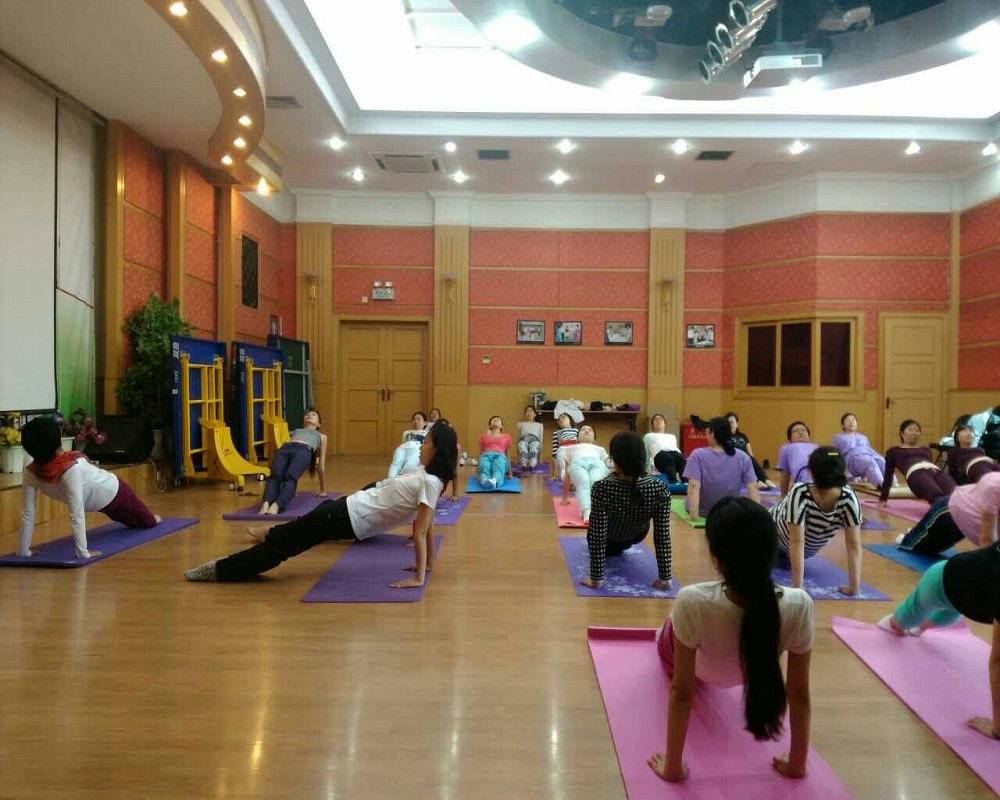 感染疾病科举办瑜伽休闲公益活动