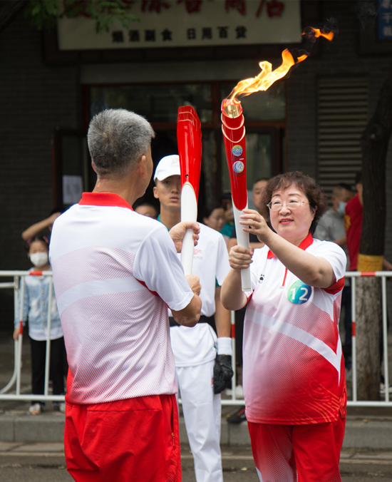 不忘初心 传递梦想 北医三院延安分院副院长郭莉参加第十四届全运会火炬传递活动