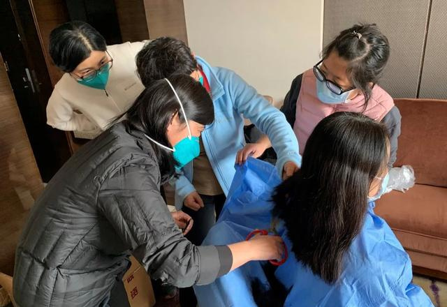 今天，向她们，致敬！