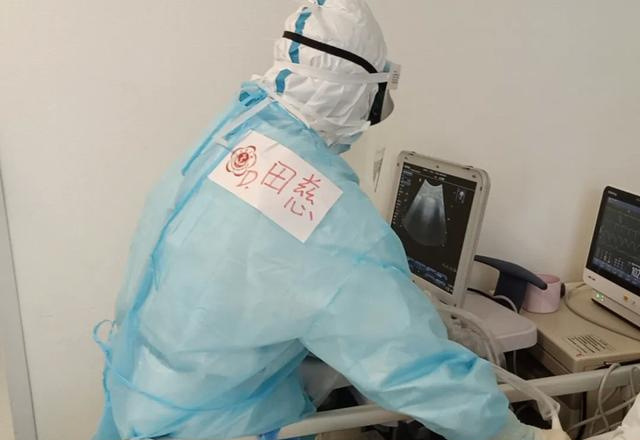 今天，向她们，致敬！