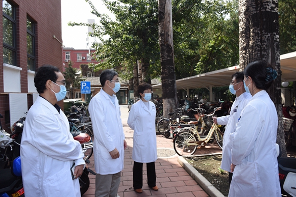 国庆、中秋前夕我院院领导行政查房