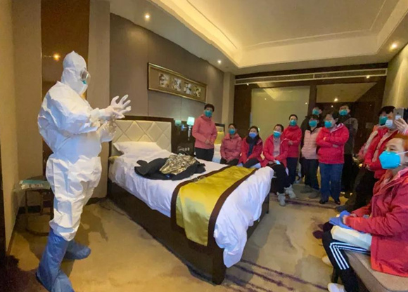 援鄂医生日记 内向爱人首次告白：“我和闺女爱你，等你平安归来”