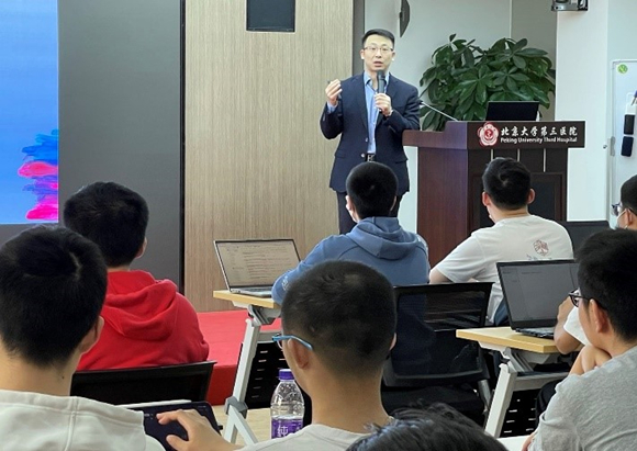 我院骨科周非非荣获第六届北京市高等学校青年教学名师奖