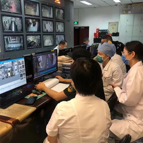 2年间,他们100次走遍医院的每个角落......