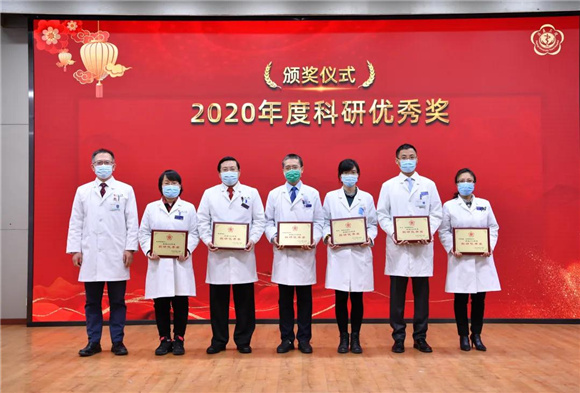 慷慨向前永不悔 风雨无阻再出发 北医三院召开2020年度总结表彰大会