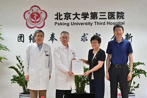 风雨见真情 危难显担当——海淀区委卫生健康工委领导来院慰问