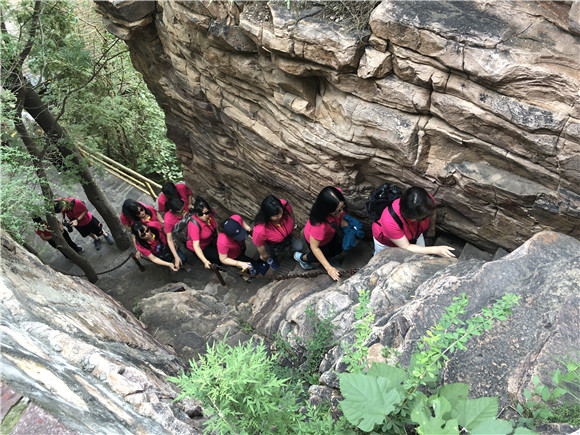 医院党委组织支部书记赴红旗渠开展主题培训活动