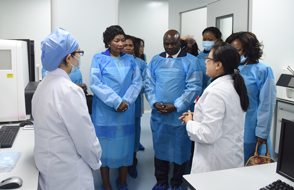 马拉维第一夫人格特鲁德·穆塔里卡率代表团来访我院