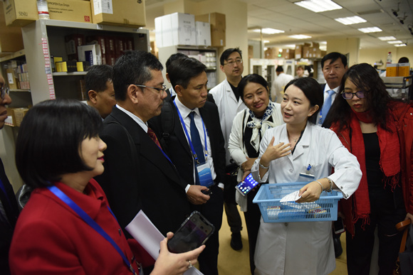 东盟国家医学院校代表团来院访问交流