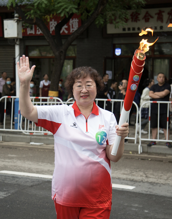 不忘初心 传递梦想 北医三院延安分院副院长郭莉参加第十四届全运会火炬传递活动