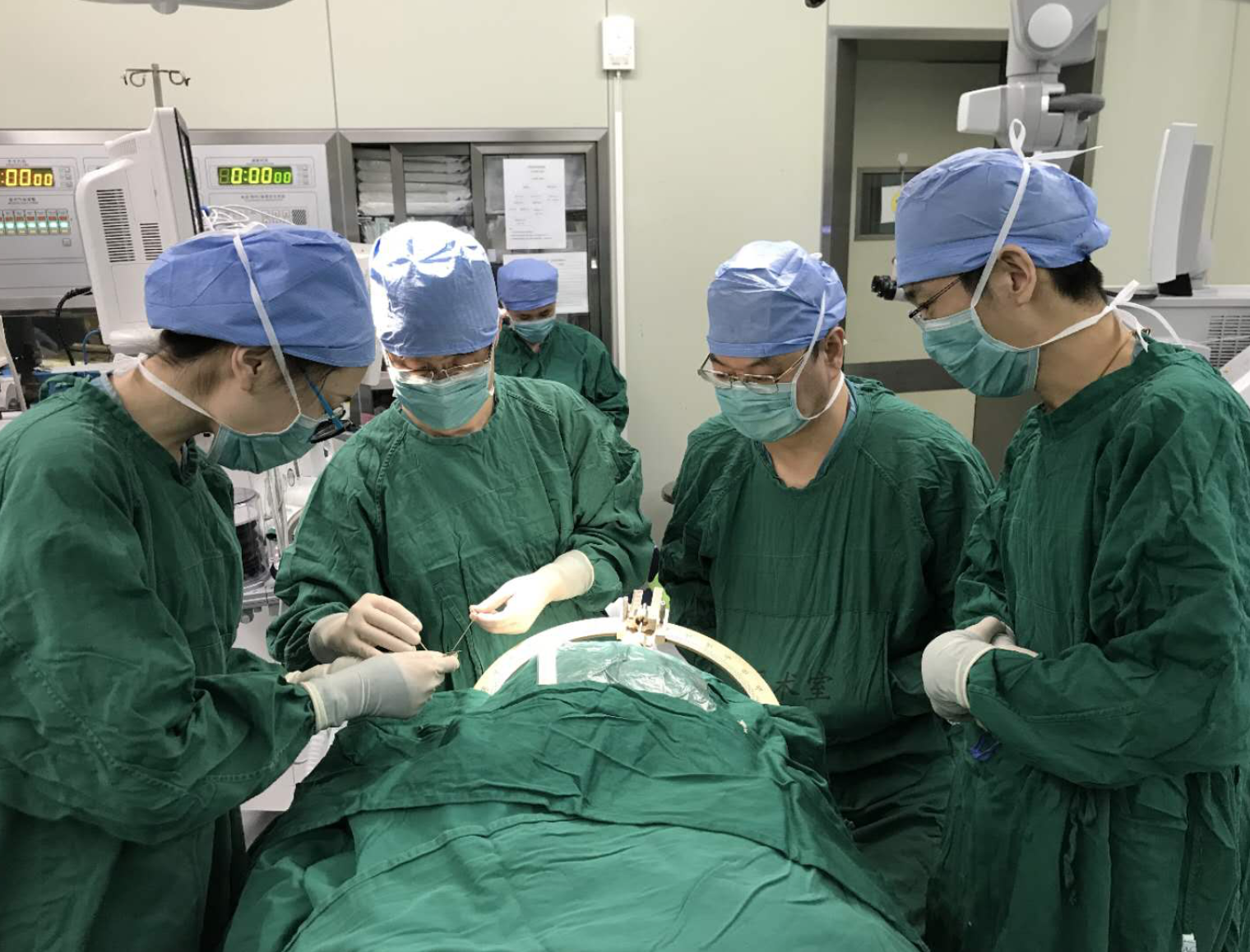 脑功能疾病的DBS（脑起搏器植入术）治疗