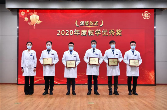 慷慨向前永不悔 风雨无阻再出发 北医三院召开2020年度总结表彰大会