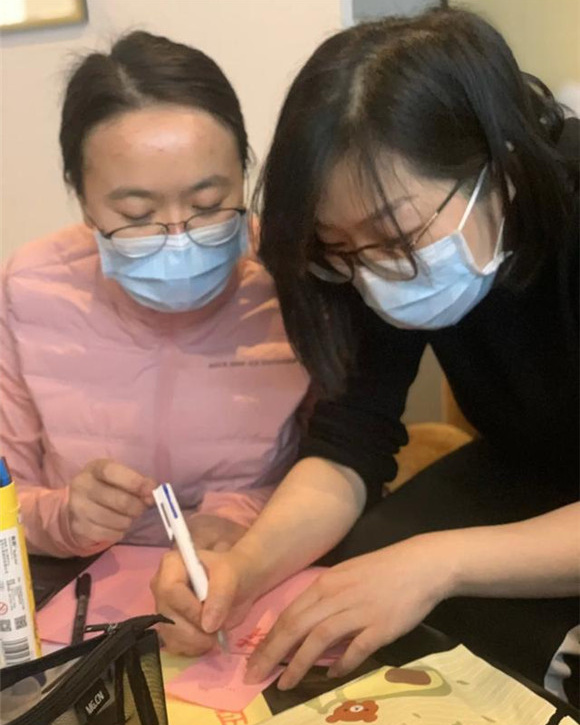 今天，向她们，致敬！