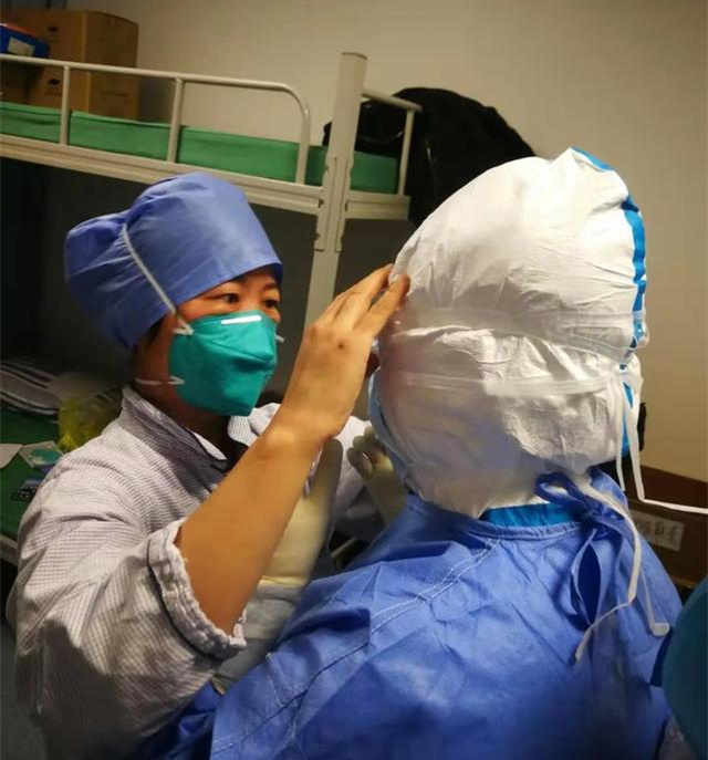 今天，向她们，致敬！