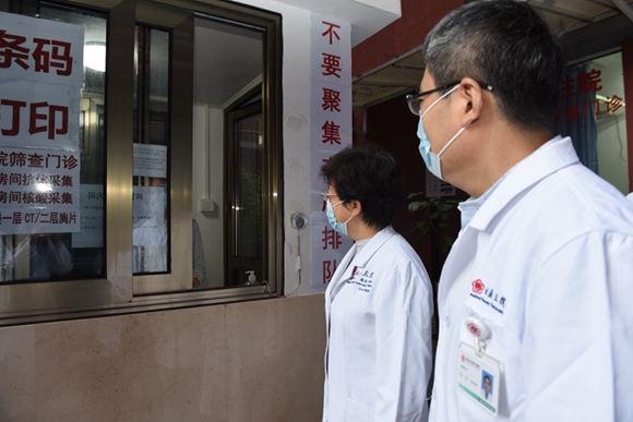 国庆、中秋前夕我院院领导行政查房