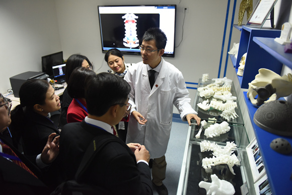 东盟国家医学院校代表团来院访问交流