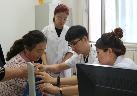 我院医学生在内蒙古鄂尔多斯开展暑期社会实践活动