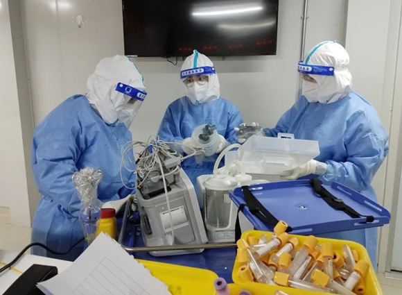 北京小汤山方舱医院运行一个月：北医三院小汤山方舱医院医疗队第200例感染者康复出院