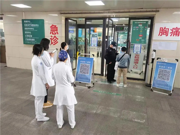 2年间,他们100次走遍医院的每个角落......