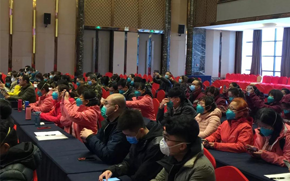 援鄂医生日记 内向爱人首次告白：“我和闺女爱你，等你平安归来”