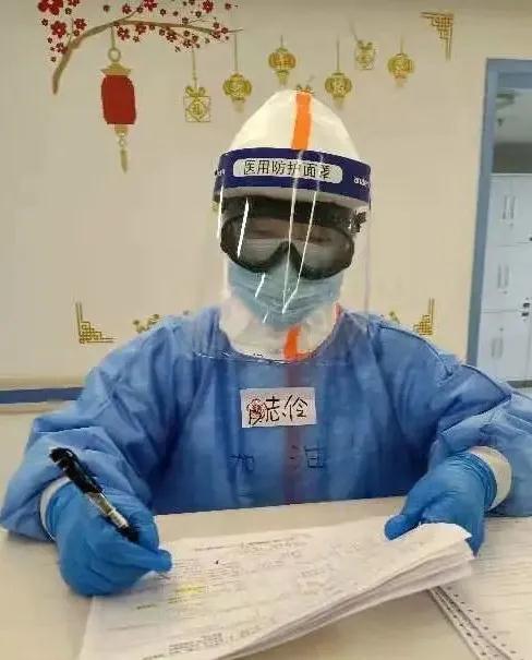 北医三院援鄂医疗队临时党支部又添新鲜血液