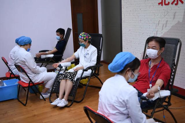 无偿献血传递爱心 | 北医三院98名医务人员献血19800毫升