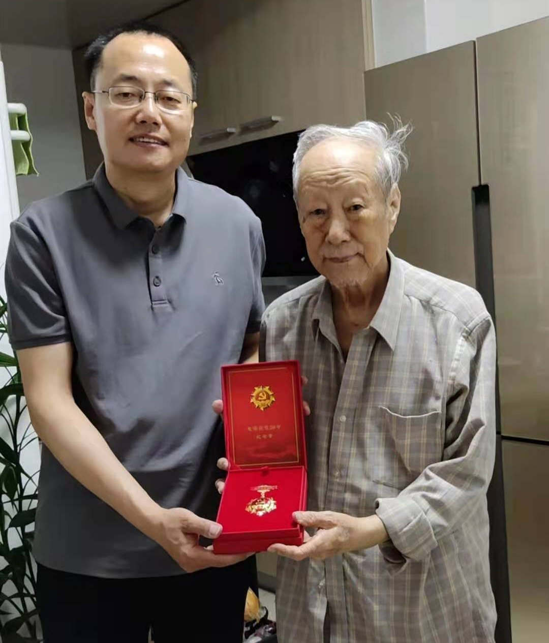 光荣在党50年，我们见证！北京大学第三医院在七一前夕开展老党员走访慰问活动