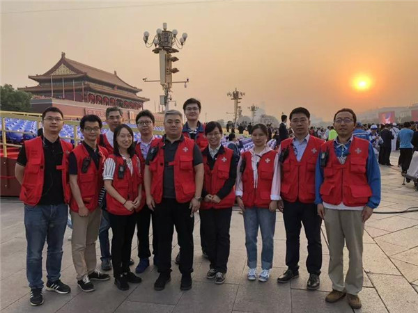 向祖国致敬|北医三院人在游行队伍中、在观礼台前，在医疗保障工作一线……