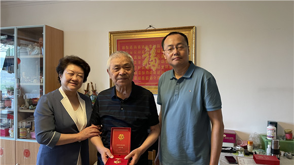 光荣在党50年，我们见证！北京大学第三医院在七一前夕开展老党员走访慰问活动