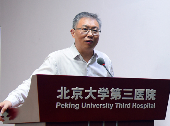 改善医疗服务百日行动 职能处室全员参与自助机值岗培训