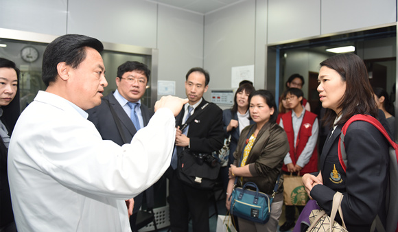 泰国宋卡王子大学医学院院长带团来我院参观访交流