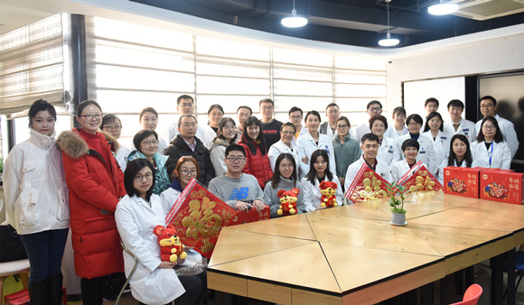 医院领导慰问医学生