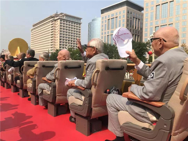 向祖国致敬|北医三院人在游行队伍中、在观礼台前，在医疗保障工作一线……