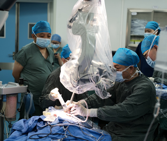 耳鼻喉科为8名西藏自治区先天性听障儿童实施人工耳蜗植入手术