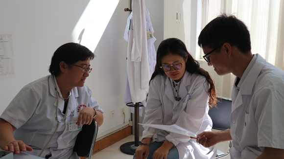 我院医学生在内蒙古鄂尔多斯开展暑期社会实践活动