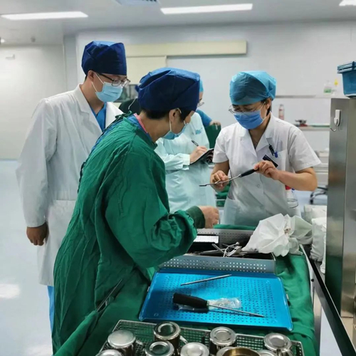 2年间,他们100次走遍医院的每个角落......