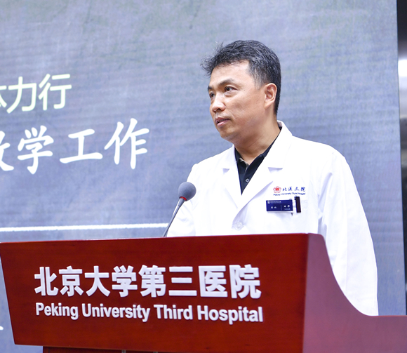 我院举行2021年教师节总结表彰大会暨迎新会