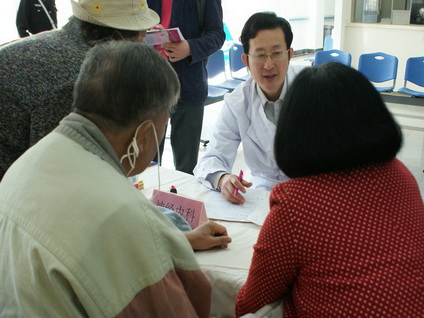 院区举办“九九重阳 健康相伴”义诊活动